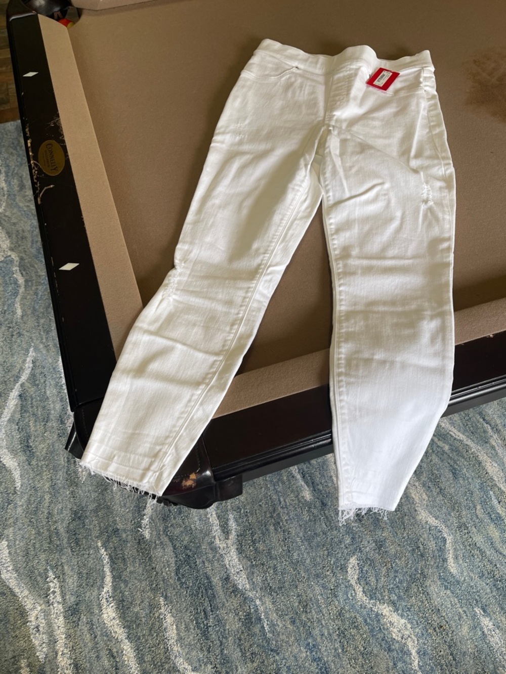 NWT SPANX white distressed, skinny leg denim